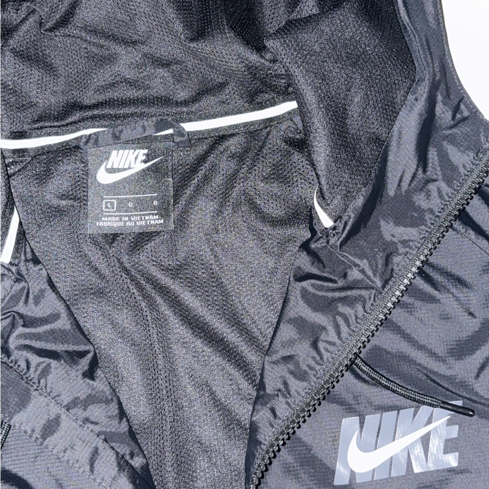Nikes Men Colorblock Windbreaker - Picture 3 of 4